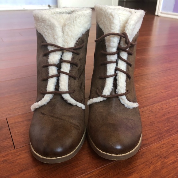 Brown booties - Picture 1 of 7